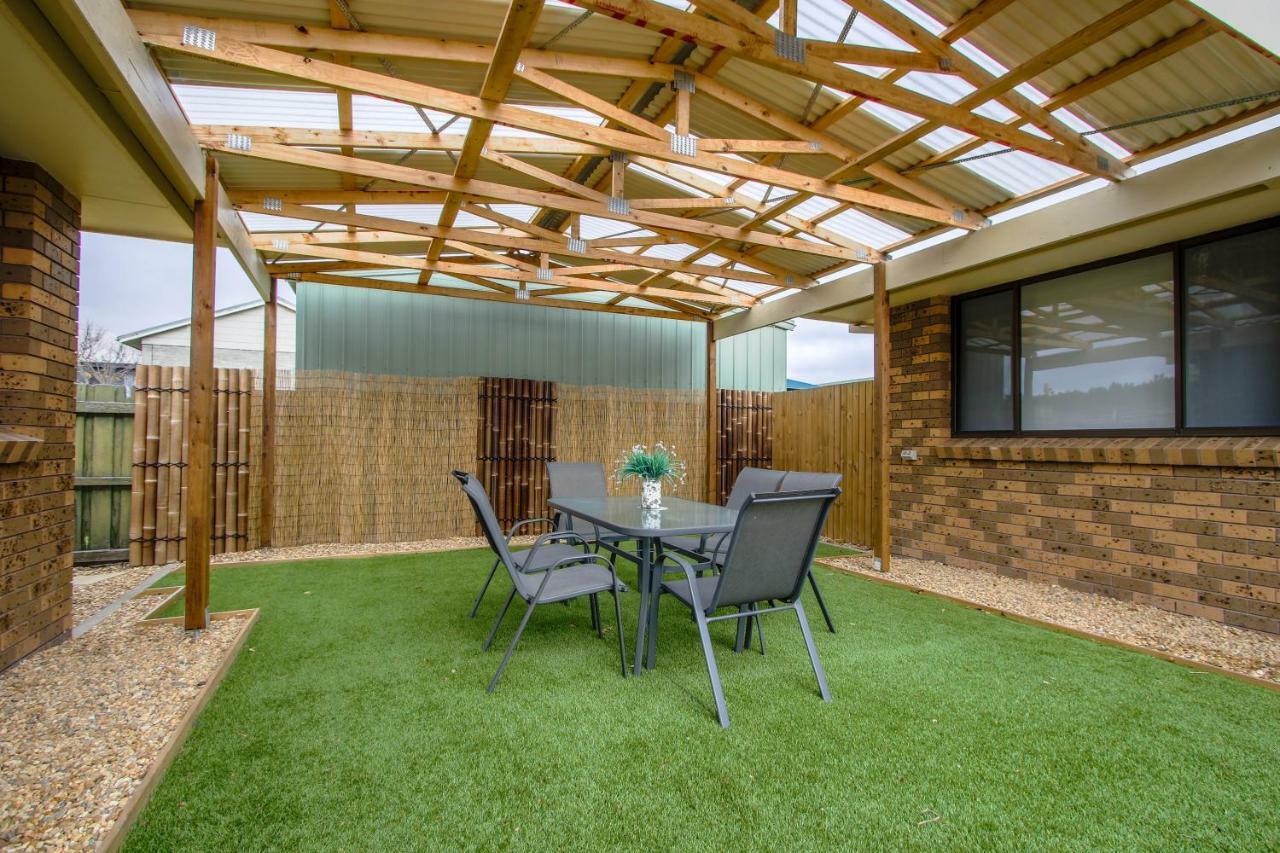 Hybiscus Waterfront Apartments Lakes Entrance Exterior foto