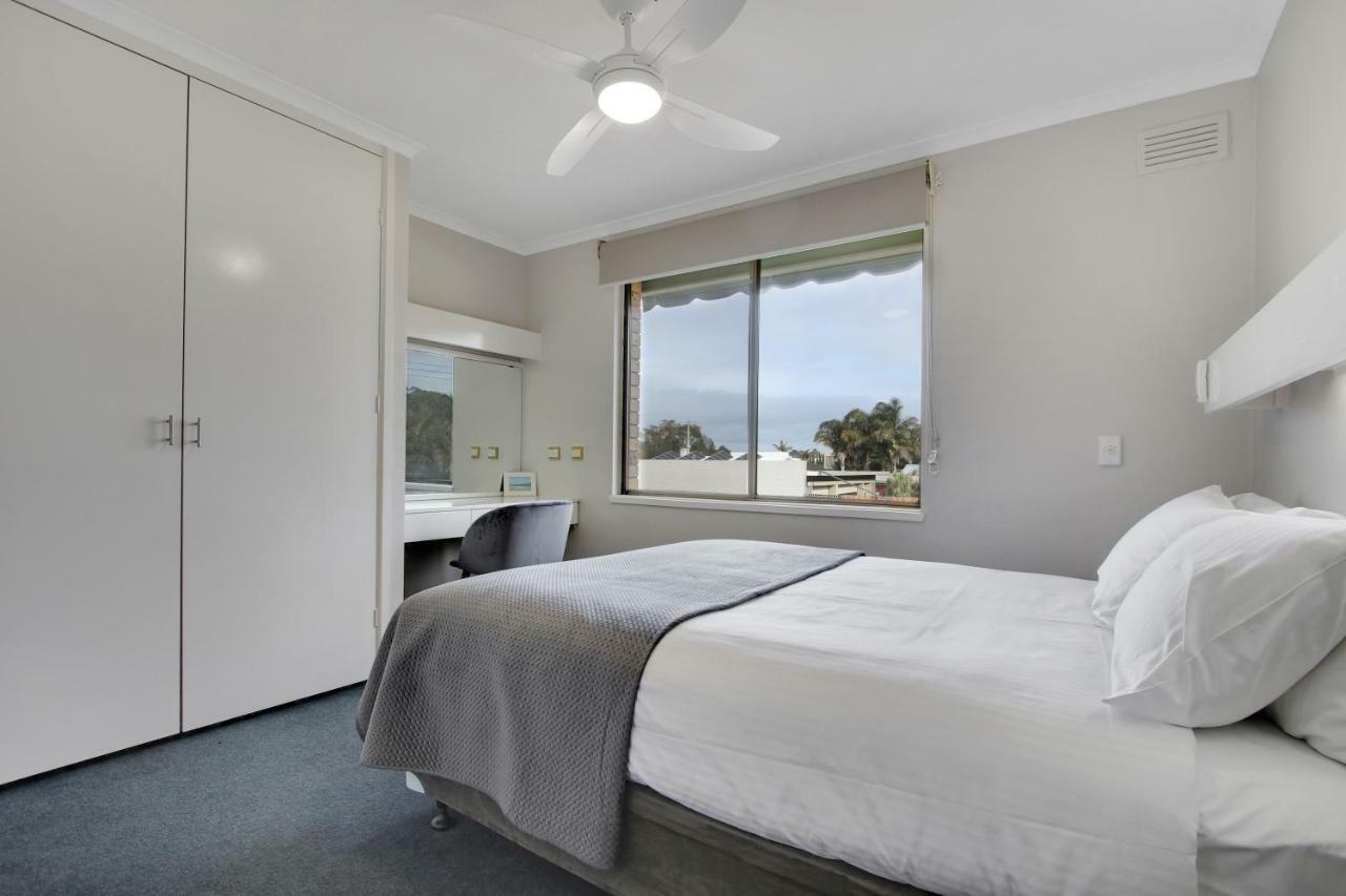 Hybiscus Waterfront Apartments Lakes Entrance Exterior foto